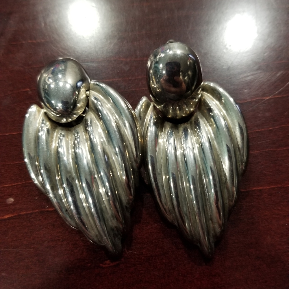 Vntg silver earrings